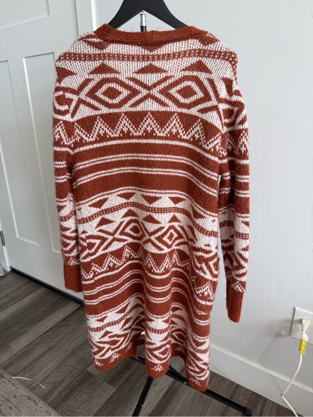 No Boundaries Rust & Cream Open-Front Patterned Cardigan - Picture 4 of 4